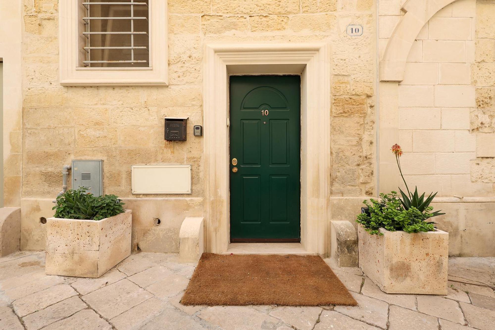 Goodstay La Suite 10 - Rooms - Lecce Bagian luar foto